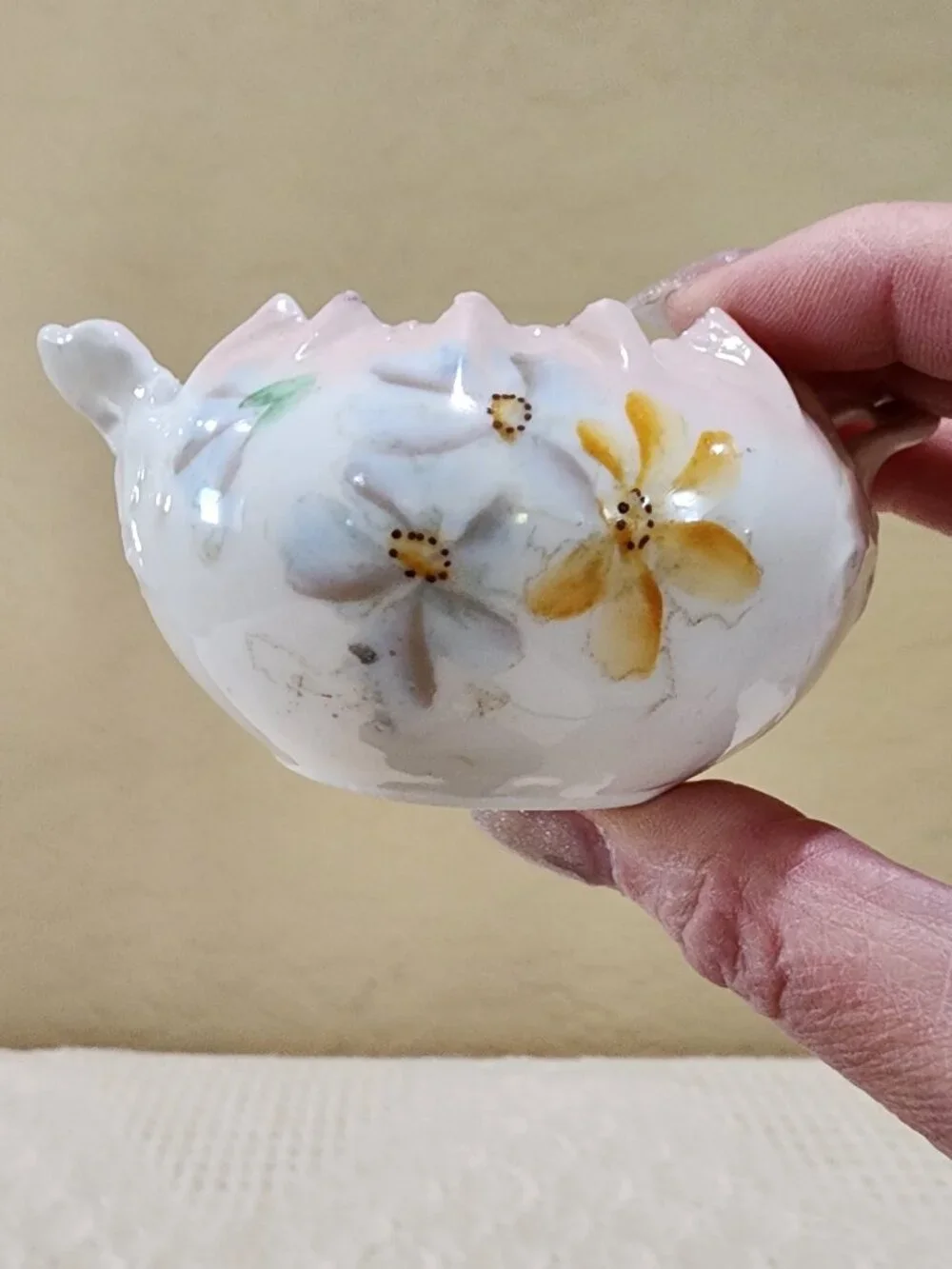 1900's Dainty Antique Hand Painted Daisy Flower Pinch Top Hair Catch Bowl Vanity